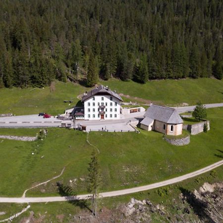 Ristorante Rifugio Ospitale Hotel Cortina dʼAmpezzo Eksteriør billede