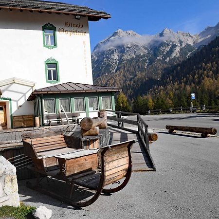 Ristorante Rifugio Ospitale Hotel Cortina dʼAmpezzo Eksteriør billede