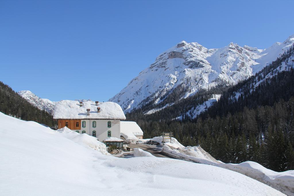 Ristorante Rifugio Ospitale Hotel Cortina dʼAmpezzo Eksteriør billede