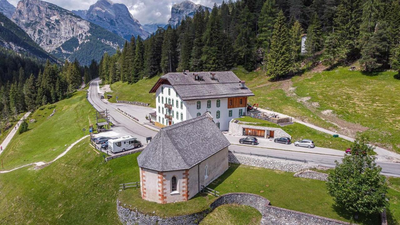 Ristorante Rifugio Ospitale Hotel Cortina dʼAmpezzo Eksteriør billede