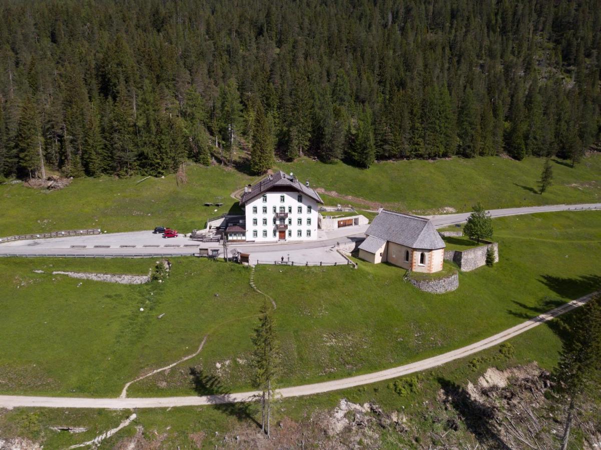 Ristorante Rifugio Ospitale Hotel Cortina dʼAmpezzo Eksteriør billede