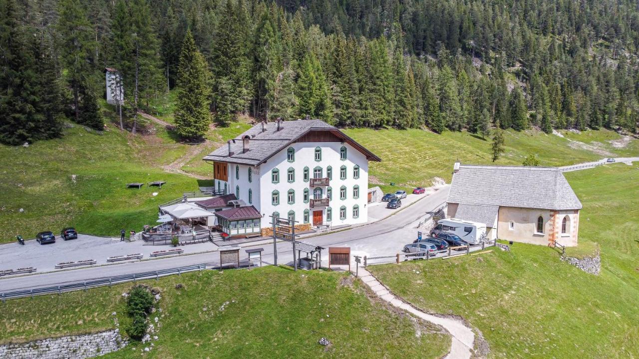 Ristorante Rifugio Ospitale Hotel Cortina dʼAmpezzo Eksteriør billede