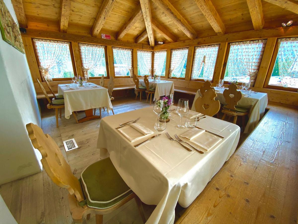 Ristorante Rifugio Ospitale Hotel Cortina dʼAmpezzo Eksteriør billede