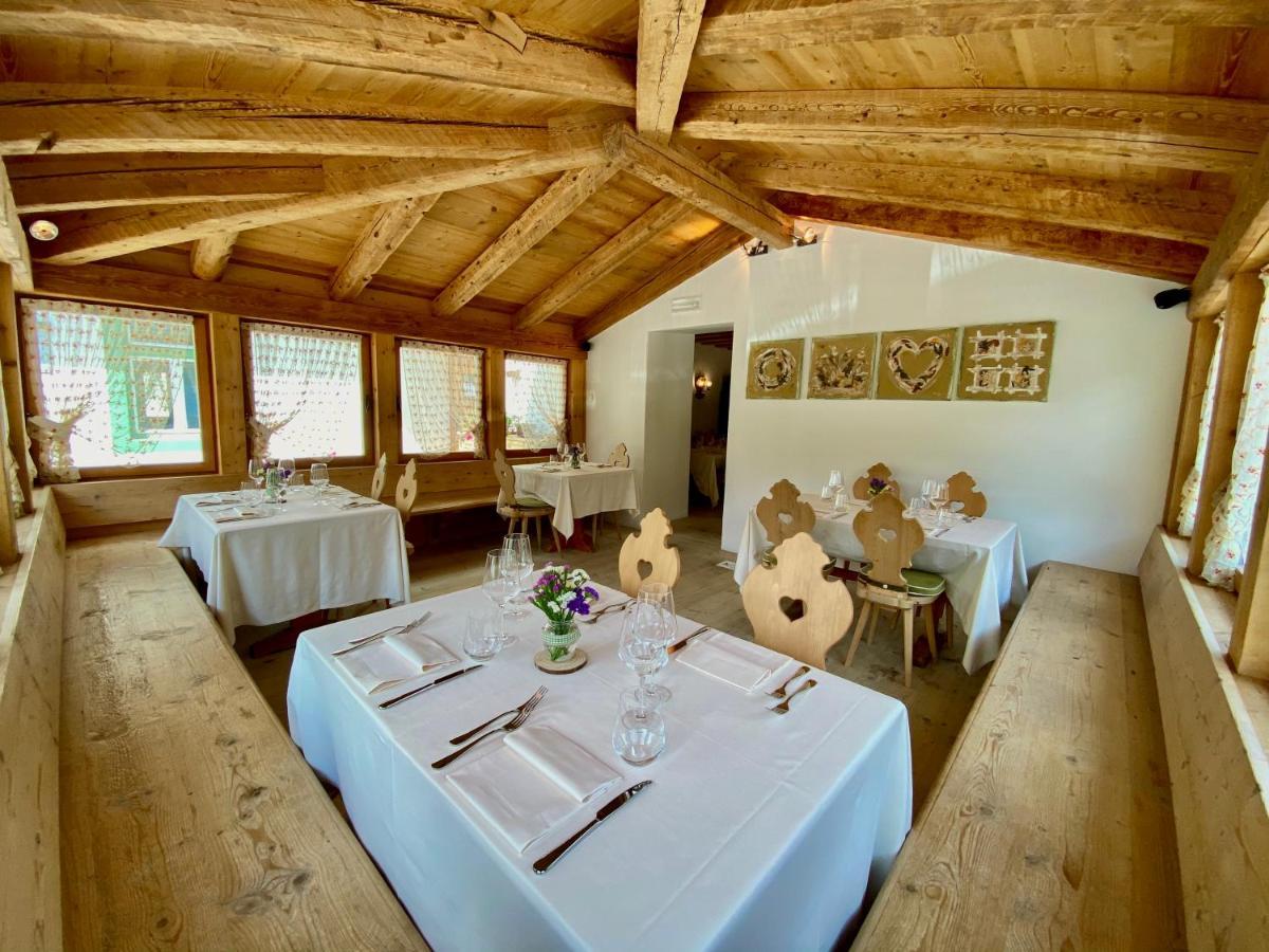 Ristorante Rifugio Ospitale Hotel Cortina dʼAmpezzo Eksteriør billede