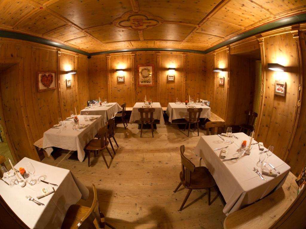 Ristorante Rifugio Ospitale Hotel Cortina dʼAmpezzo Eksteriør billede