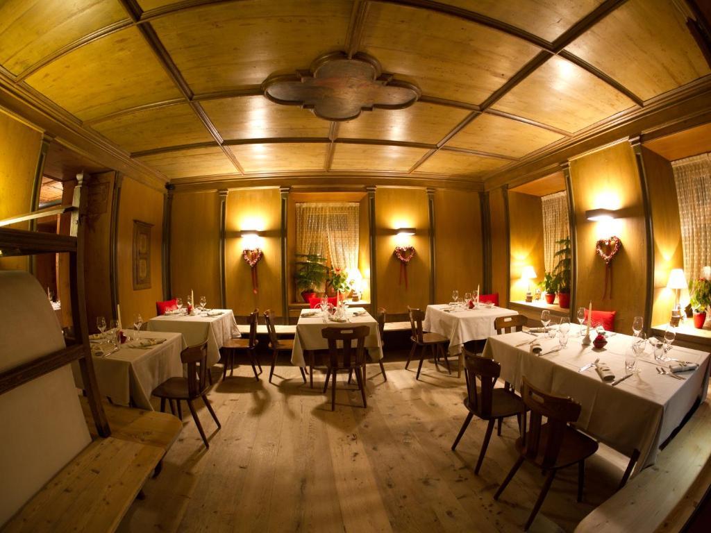 Ristorante Rifugio Ospitale Hotel Cortina dʼAmpezzo Eksteriør billede