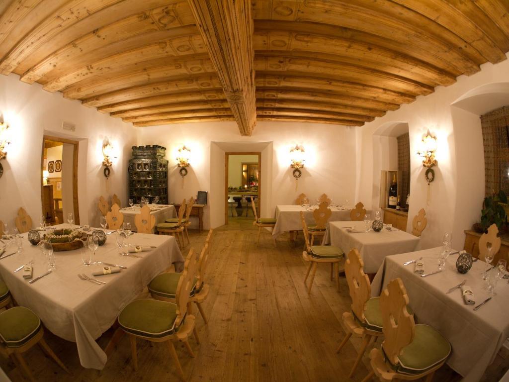 Ristorante Rifugio Ospitale Hotel Cortina dʼAmpezzo Eksteriør billede