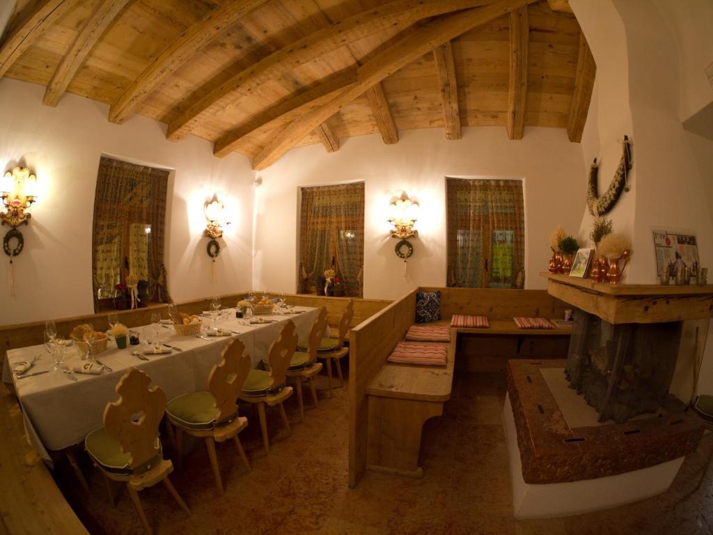 Ristorante Rifugio Ospitale Hotel Cortina dʼAmpezzo Eksteriør billede