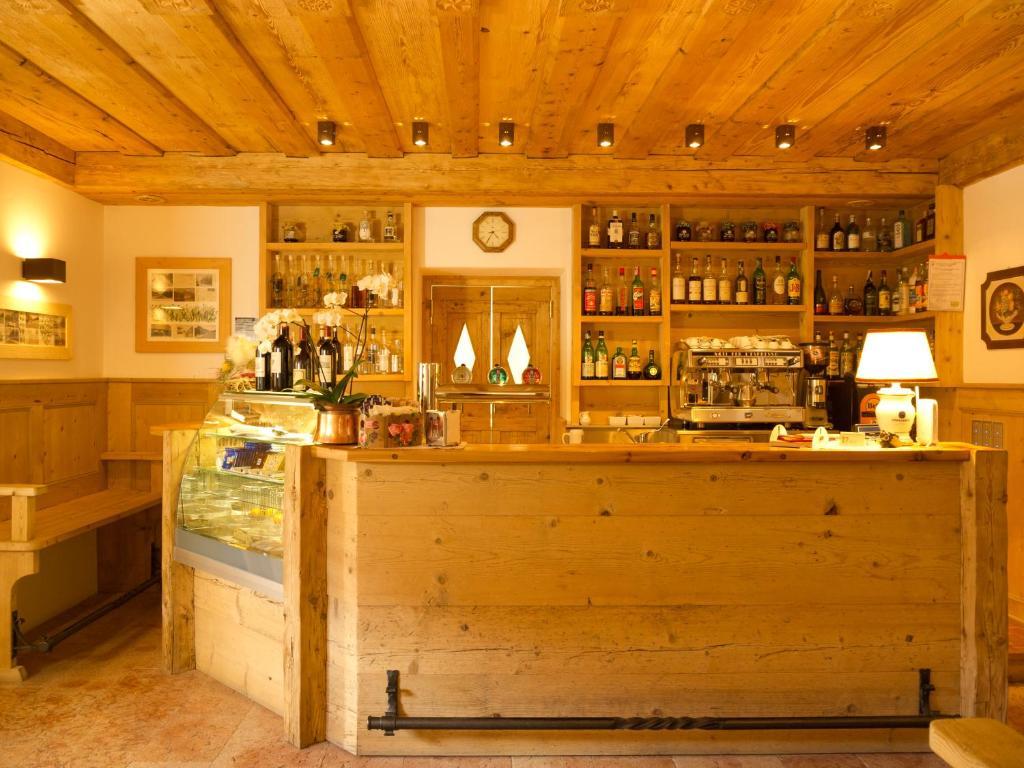 Ristorante Rifugio Ospitale Hotel Cortina dʼAmpezzo Eksteriør billede