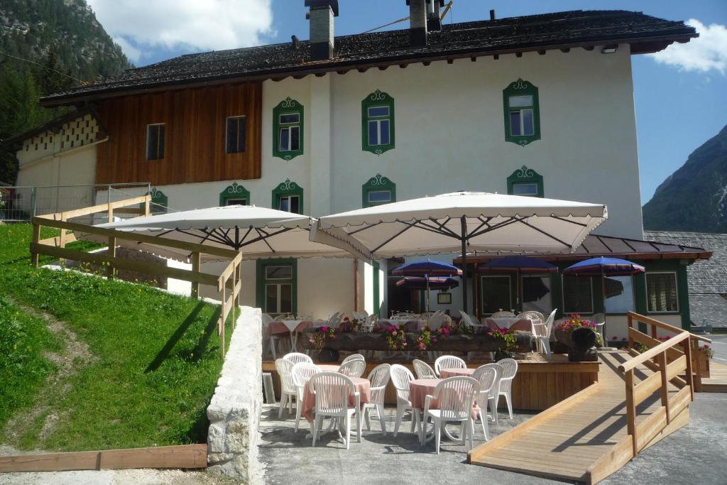 Ristorante Rifugio Ospitale Hotel Cortina dʼAmpezzo Eksteriør billede